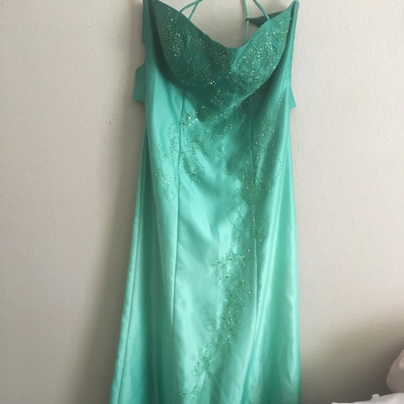 Prom dress - Picture 2 of 3